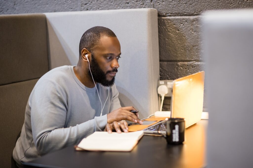 Hébergement mutualisé vs VPS : comment choisir pour votre site en Polynésie ?